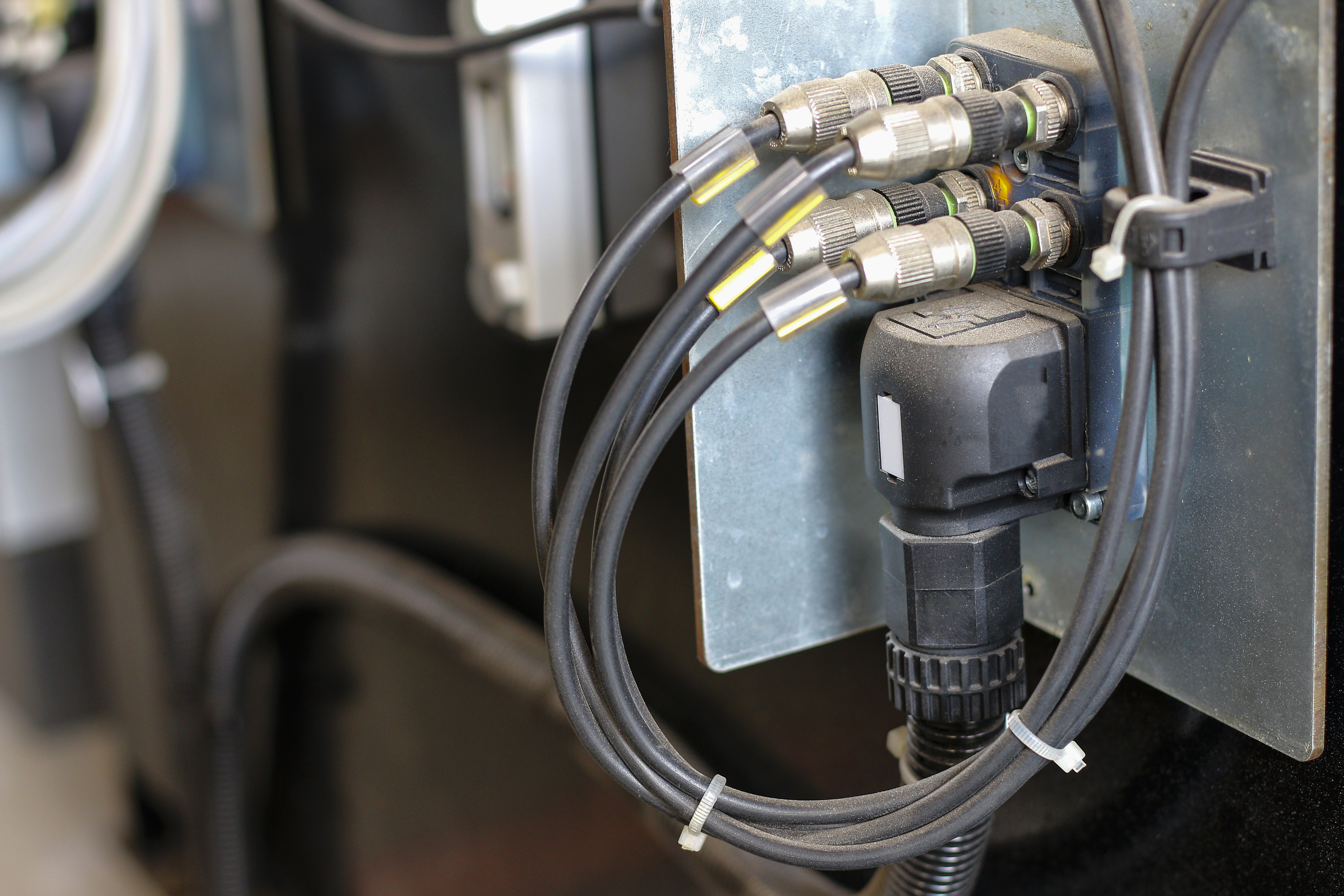Practical Course about Electro Neumatics